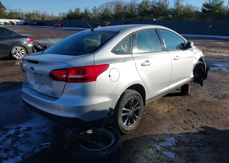 2015 Ford Focus Se z USA, uszkodzony, nr VIN 1FADP3F24FL292644